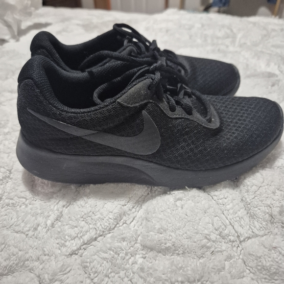 NIKE Triple Black Tajun Mesh Athletic Sneakers...size:7 - Picture 7 of 12